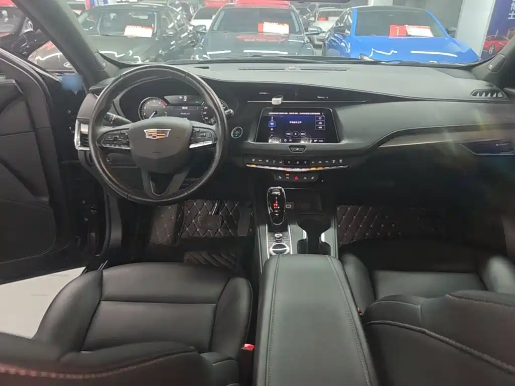 Cadillac XT4 — фото 10