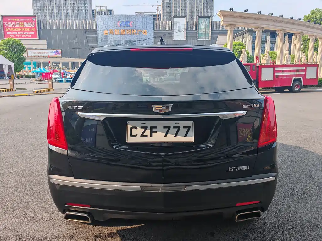 Cadillac XT5 — фото 8