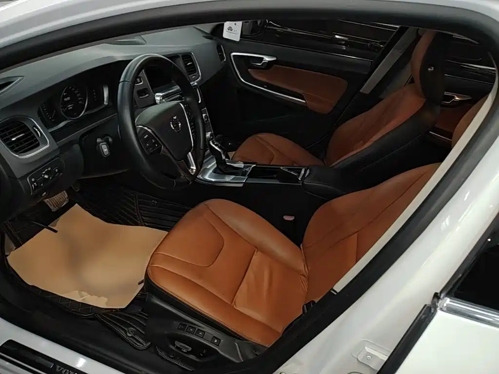 Volvo S60 — фото 14