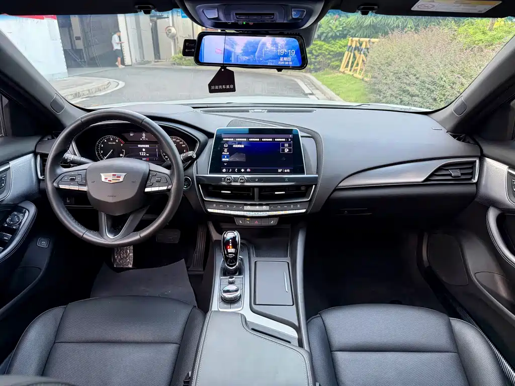 Cadillac CT5 — фото 6