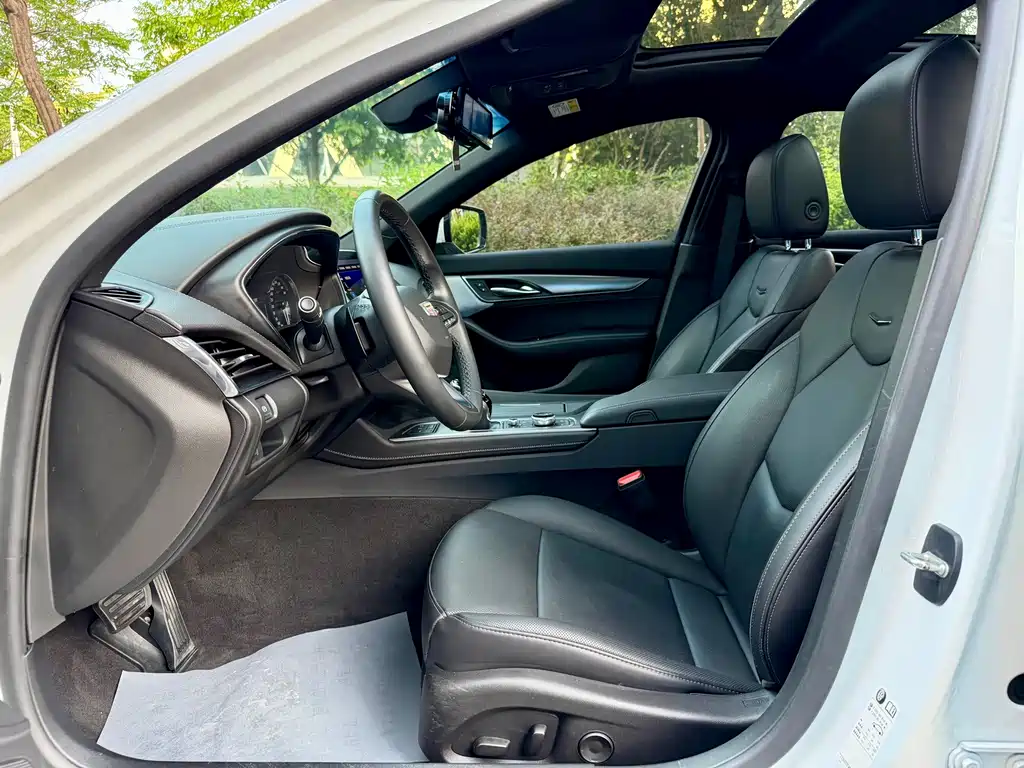 Cadillac CT5 — фото 7