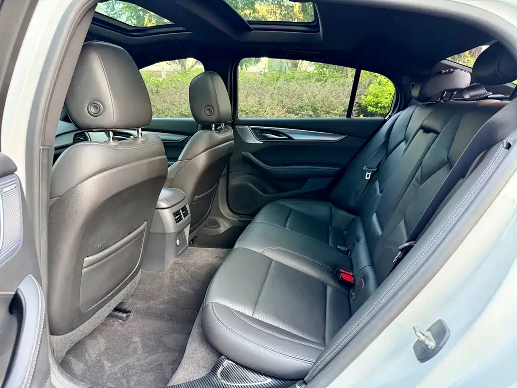 Cadillac CT5 — фото 8