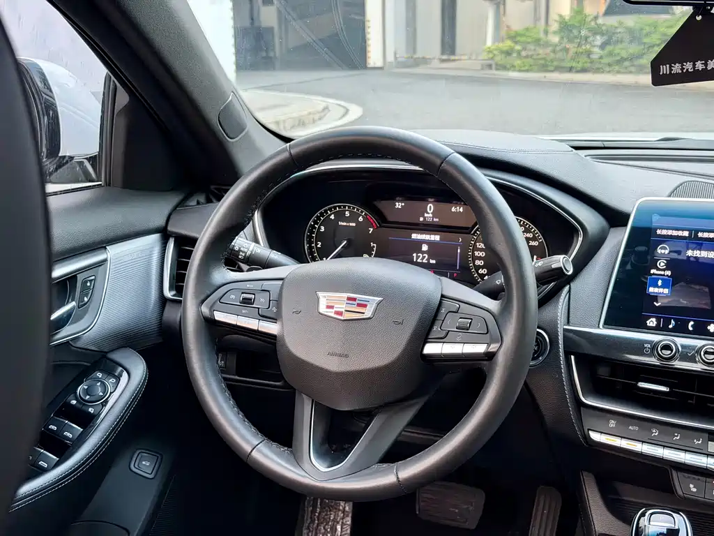 Cadillac CT5 — фото 9
