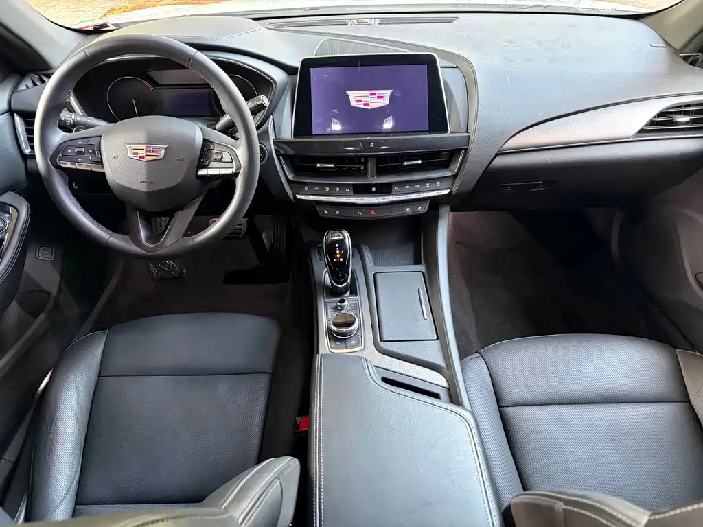 Cadillac CT5 — фото 9