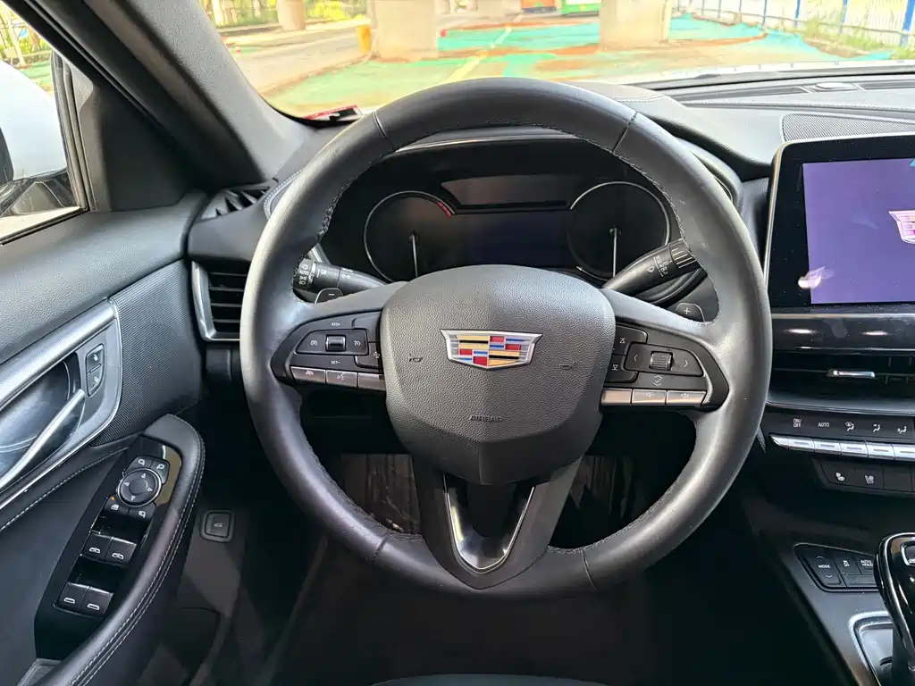 Cadillac CT5 — фото 10