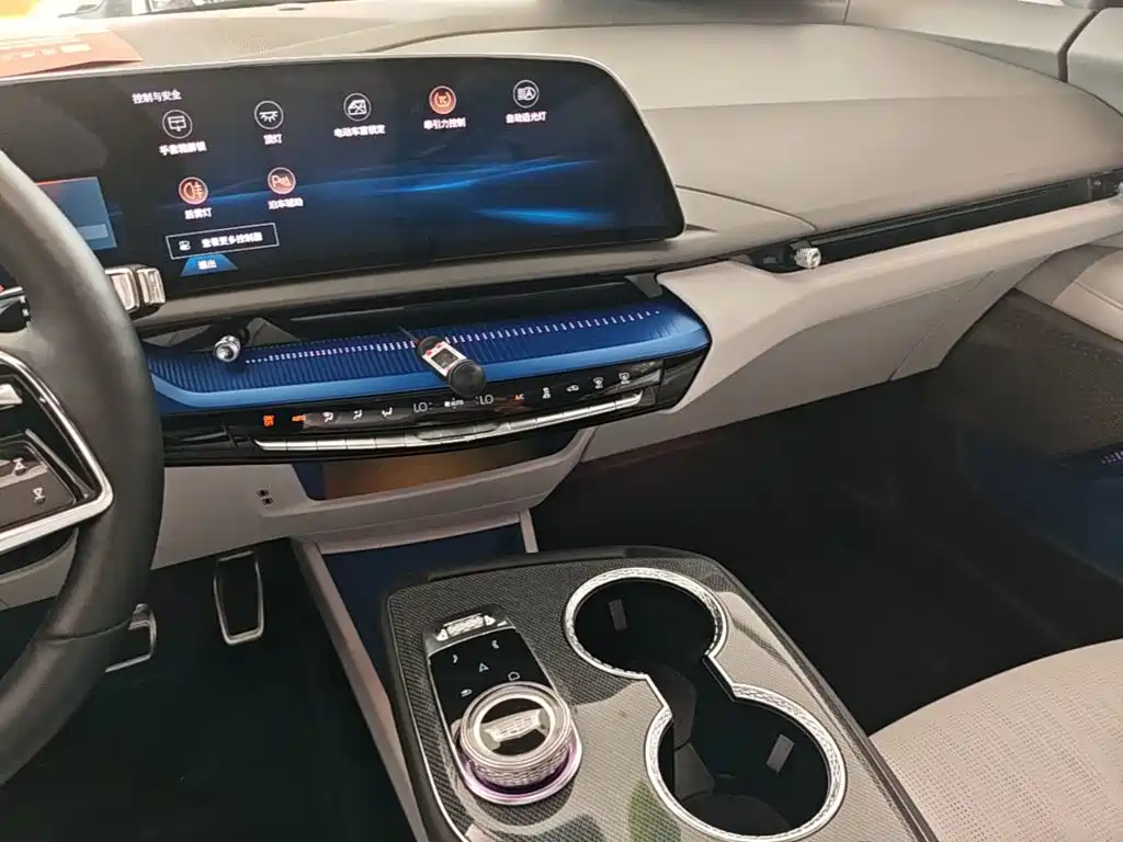 Cadillac IQ — фото 13