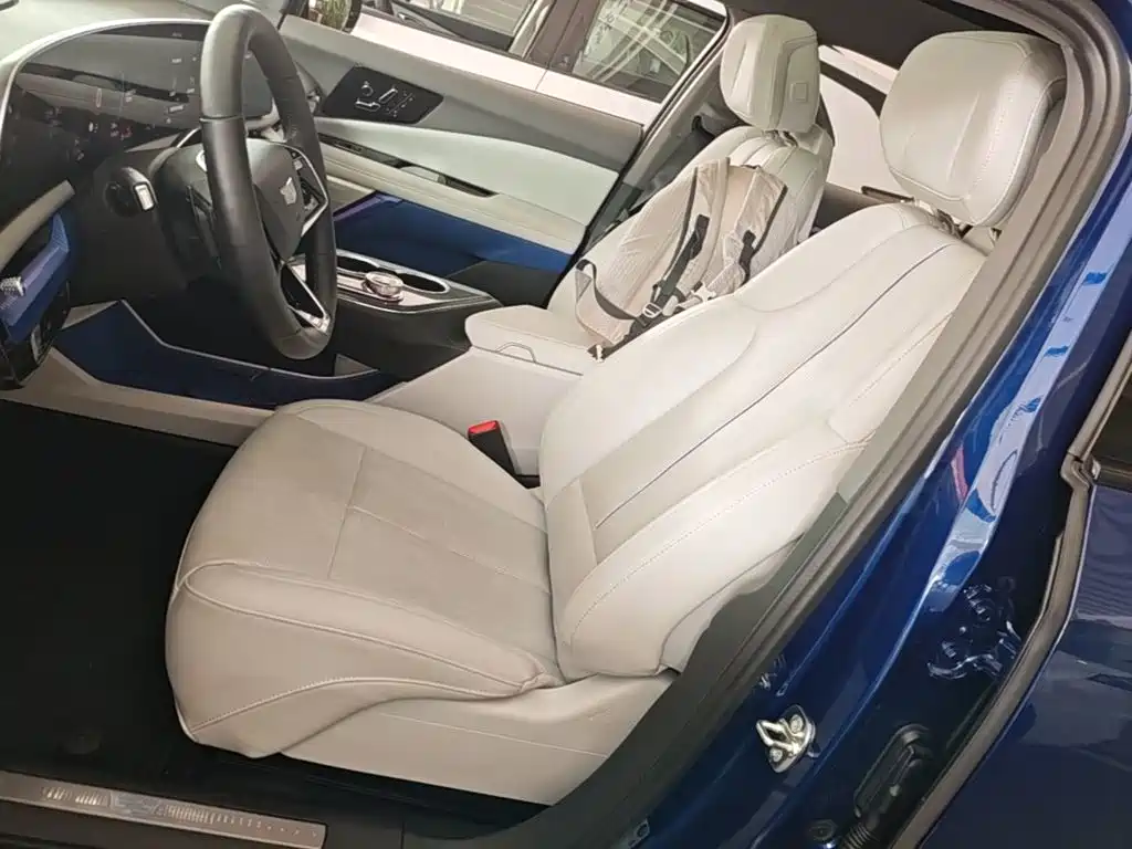 Cadillac IQ — фото 15