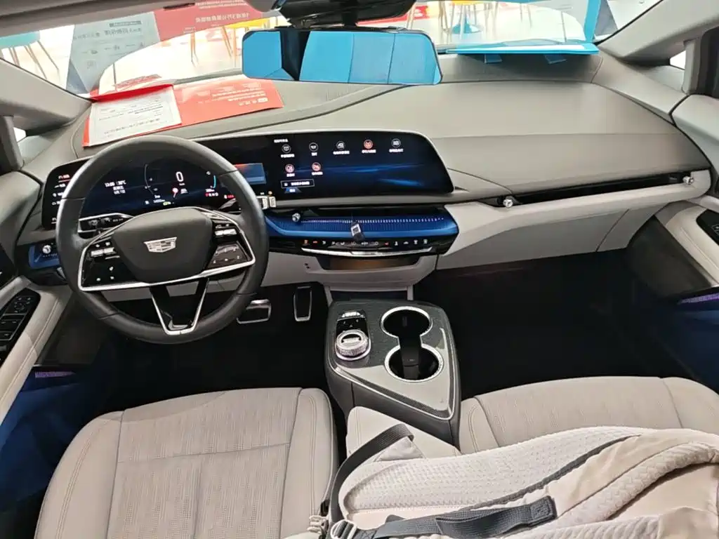 Cadillac IQ — фото 10