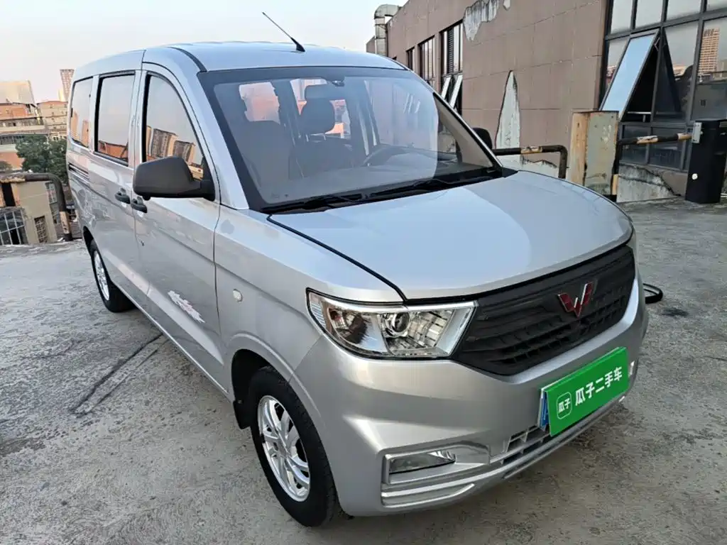 Wuling Hongguang V — фото 3