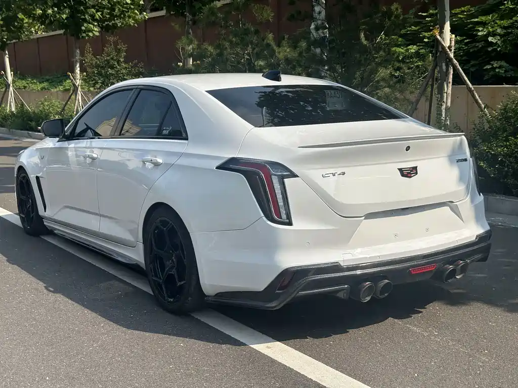 Cadillac CT4 — фото 13