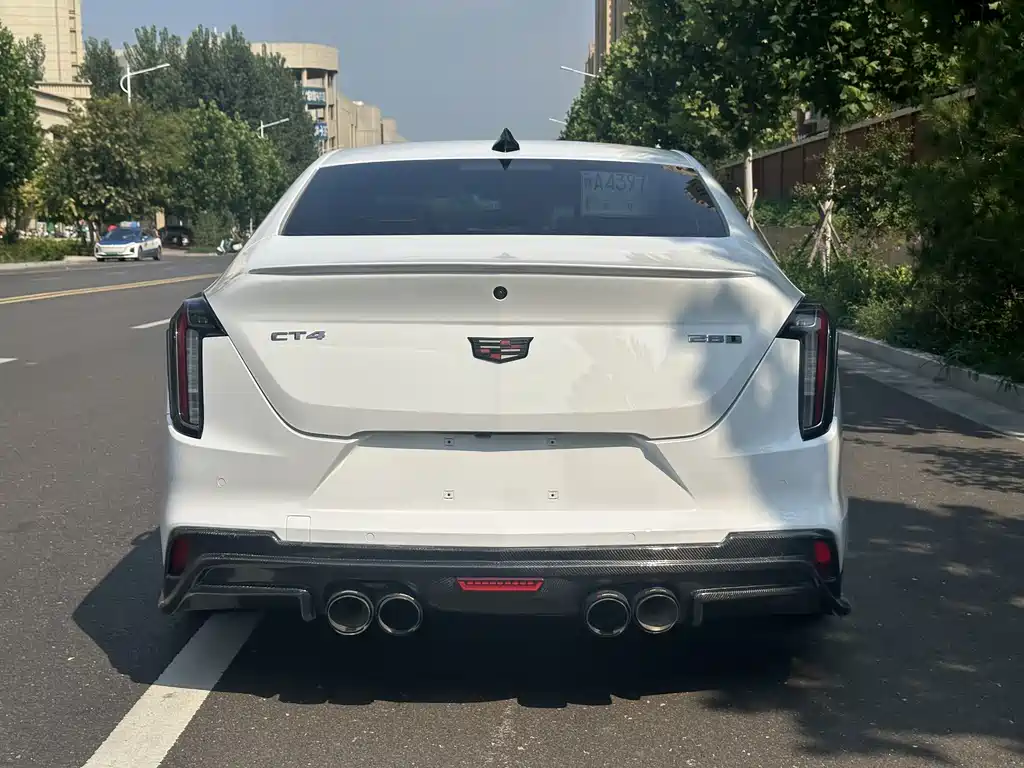 Cadillac CT4 — фото 15