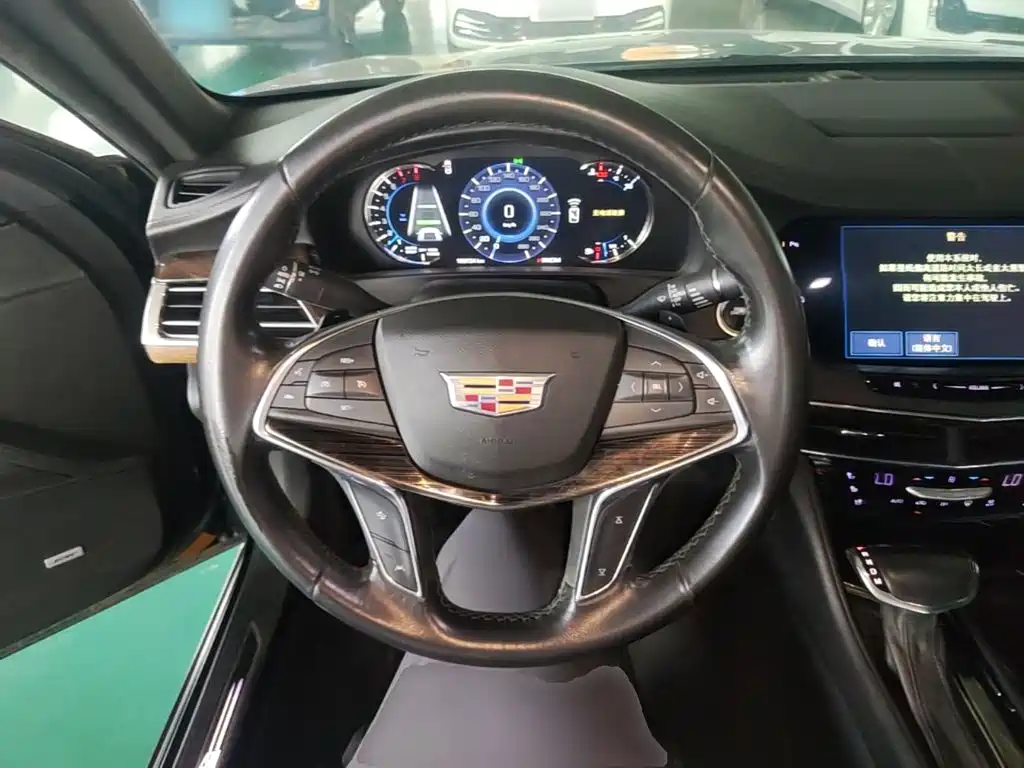 Cadillac CT6 — фото 11