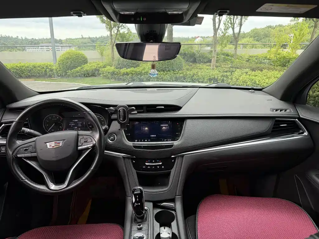 Cadillac XT6 — фото 9