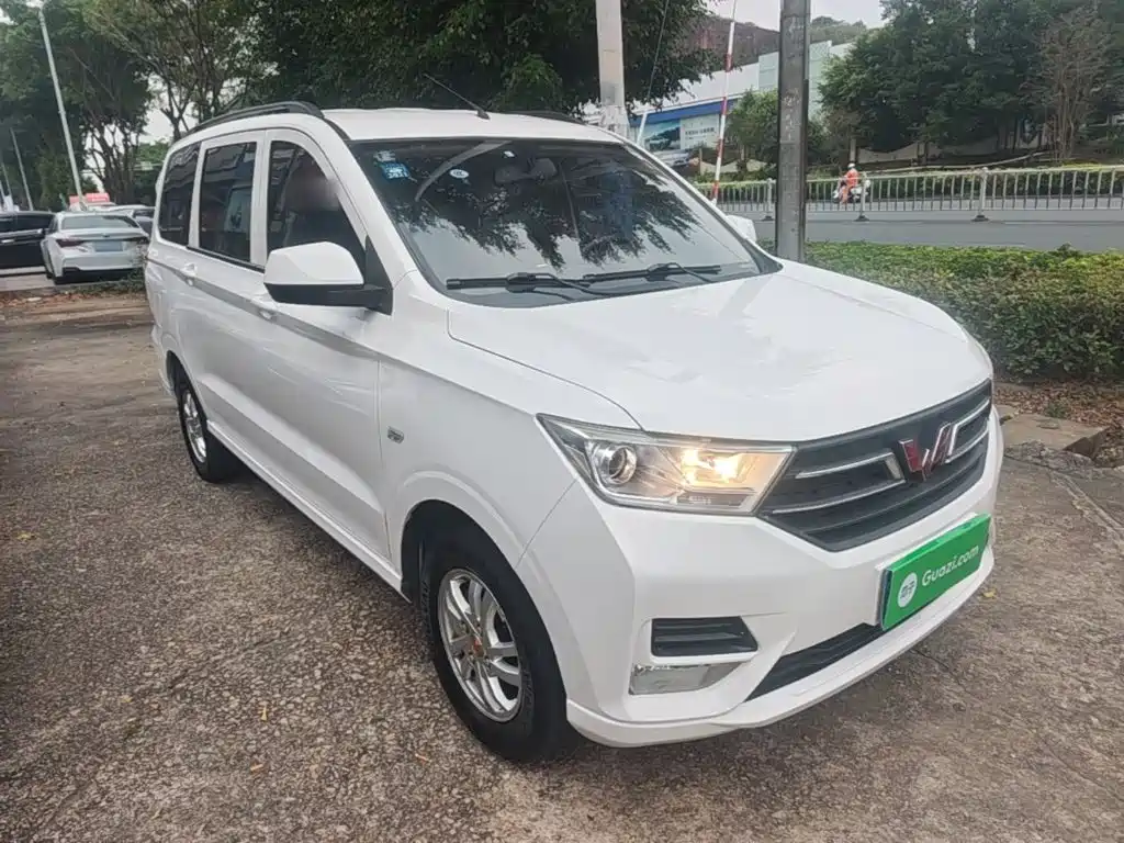 Wuling Hongguang — фото 3