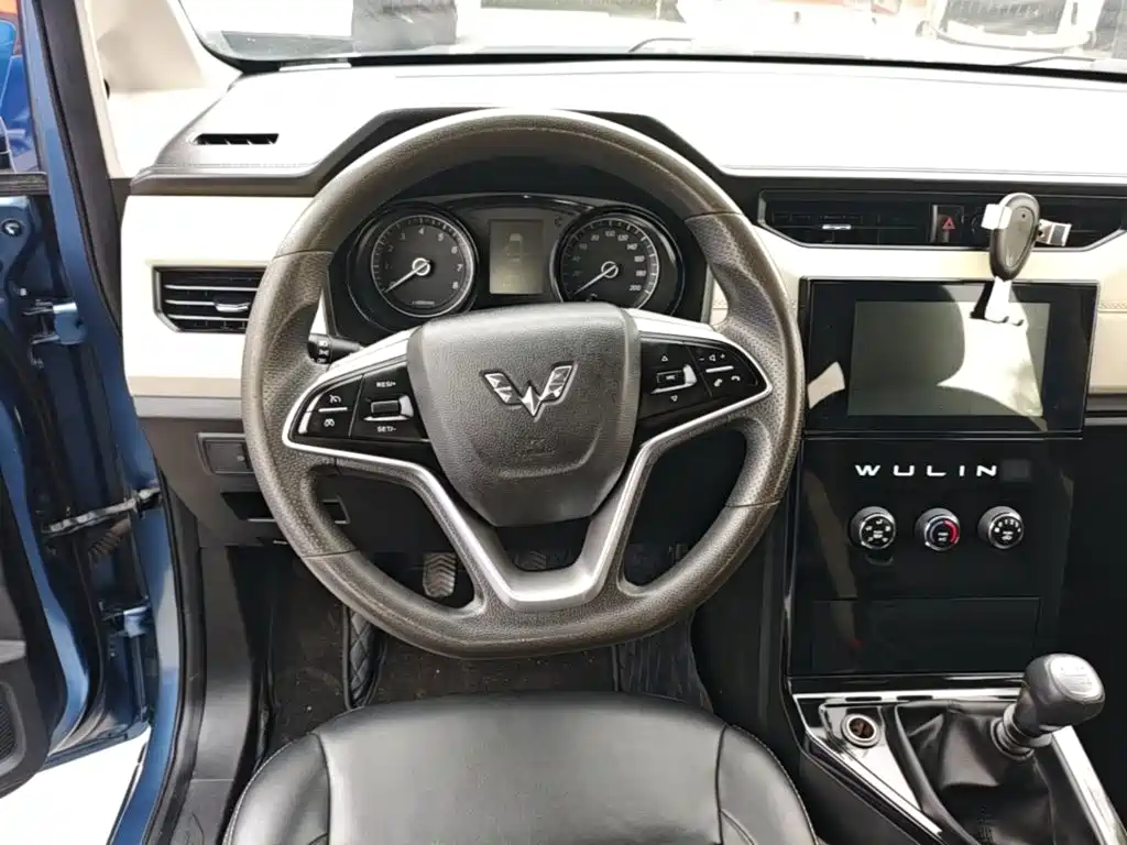 Wuling Hongguang PLUS — фото 10