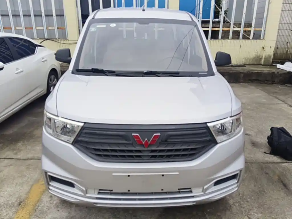 Wuling Hongguang V — фото 2