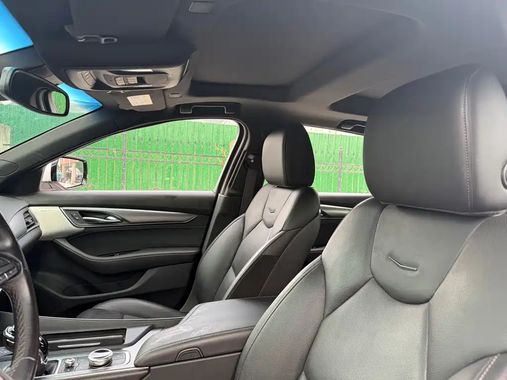 Cadillac CT5 — фото 13