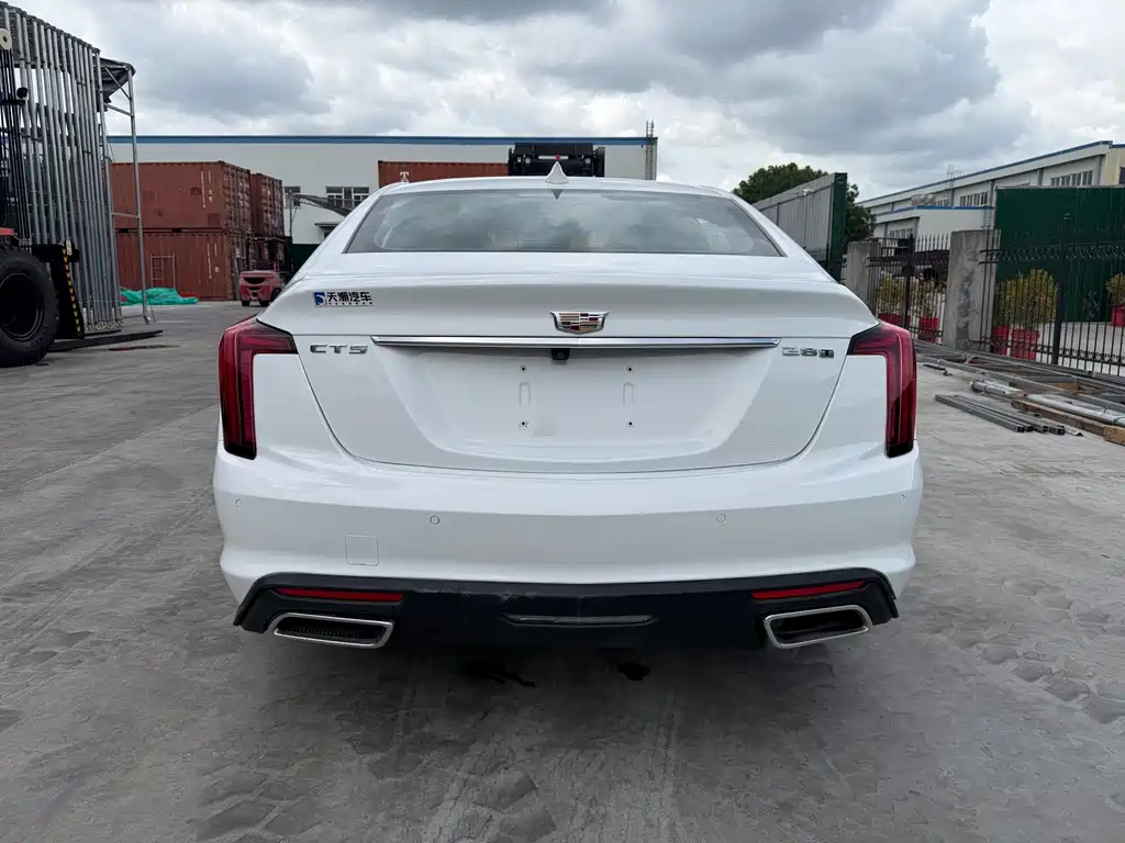 Cadillac CT5 — фото 19