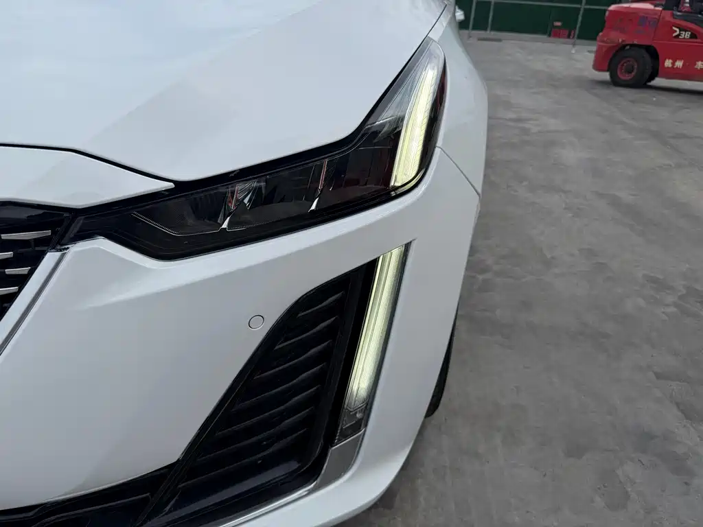 Cadillac CT5 — фото 4