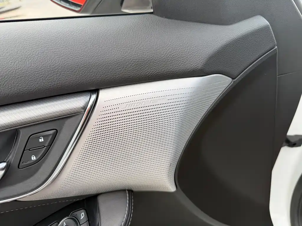 Cadillac CT5 — фото 9