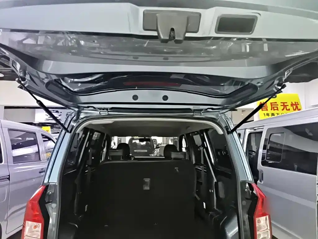 Wuling Hongguang PLUS — фото 18