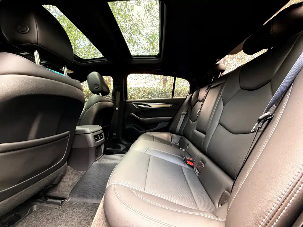 Cadillac CT5 — фото 7