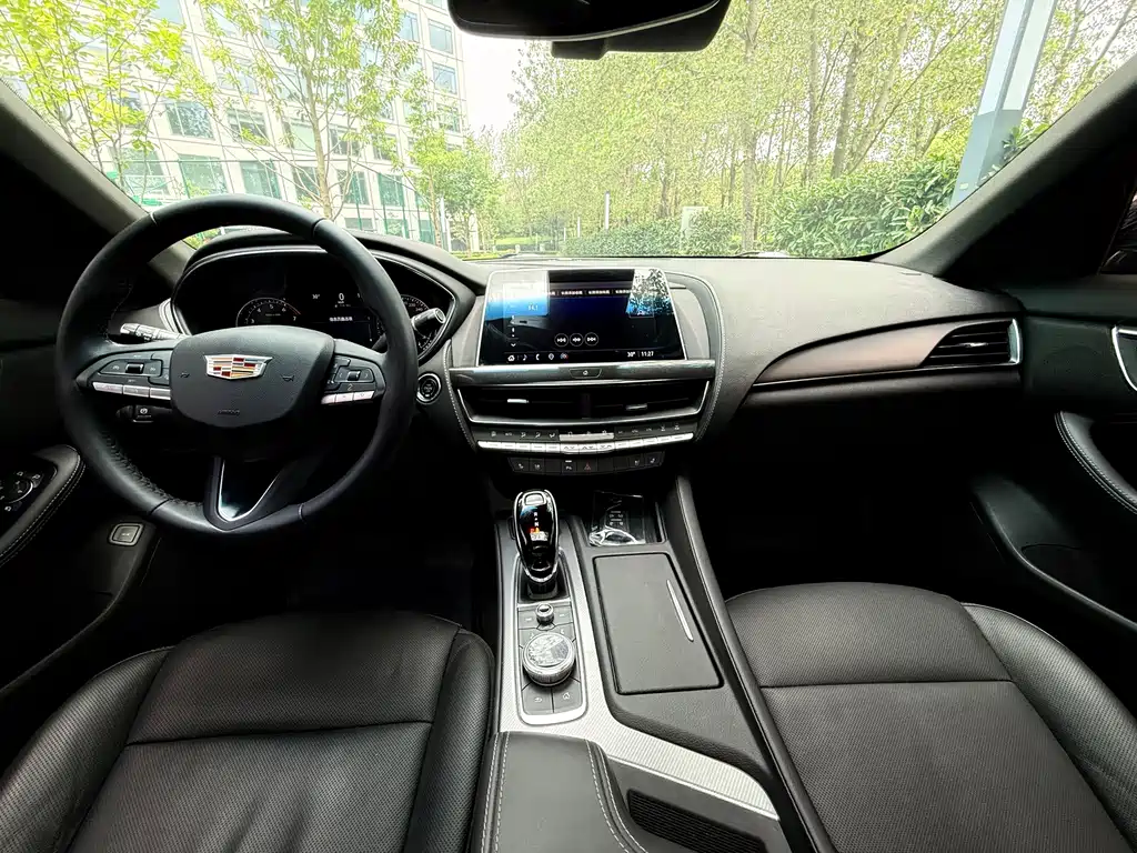 Cadillac CT5 — фото 8