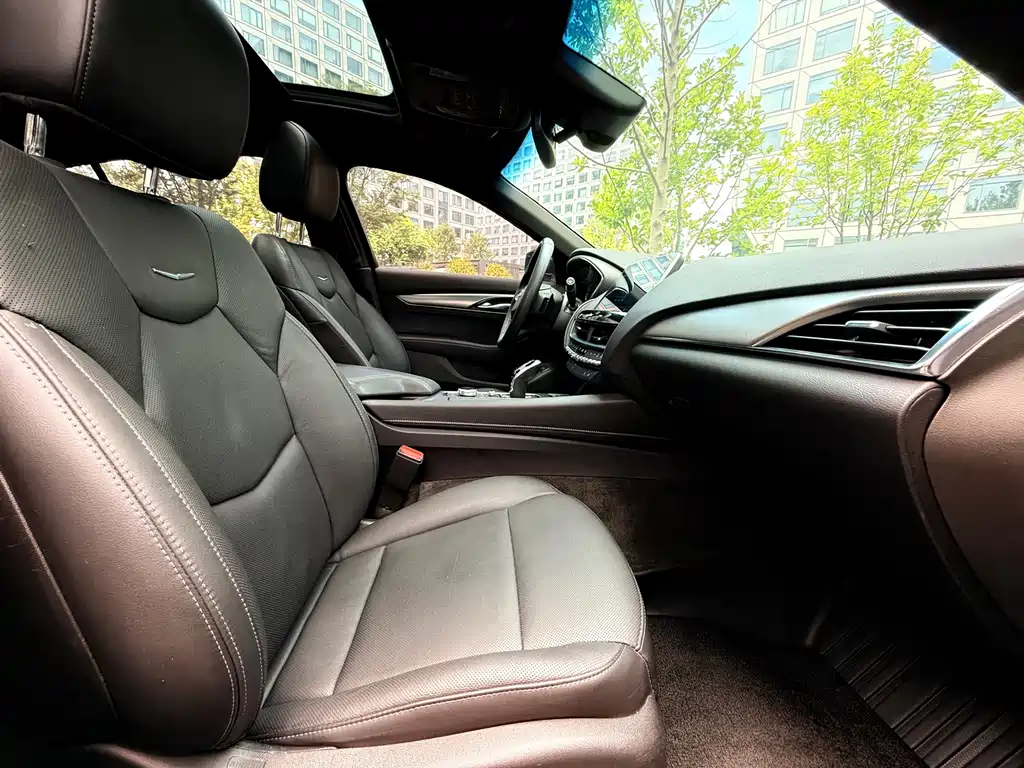 Cadillac CT5 — фото 9