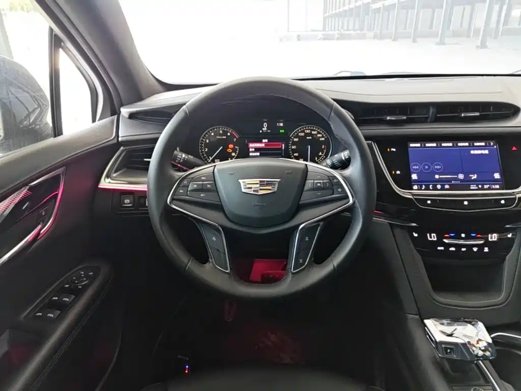 Cadillac XT5 — фото 11