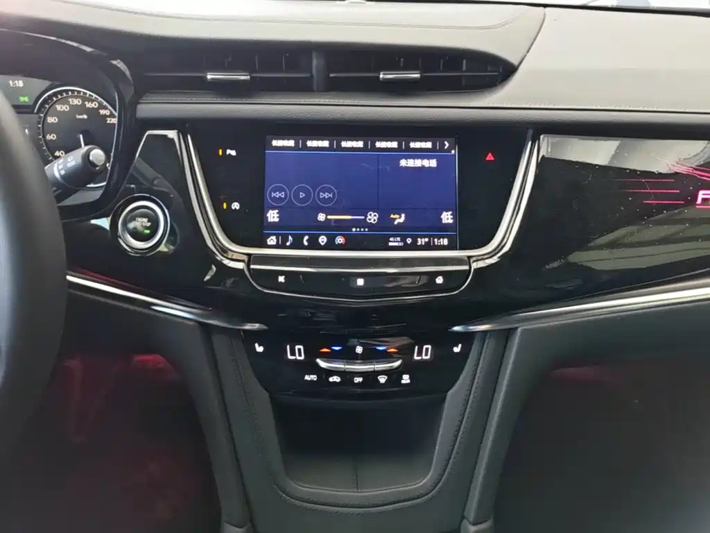 Cadillac XT5 — фото 13