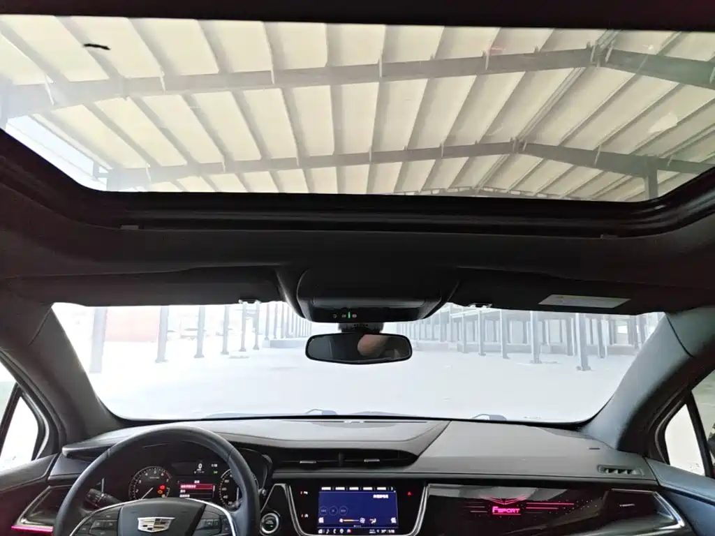 Cadillac XT5 — фото 18