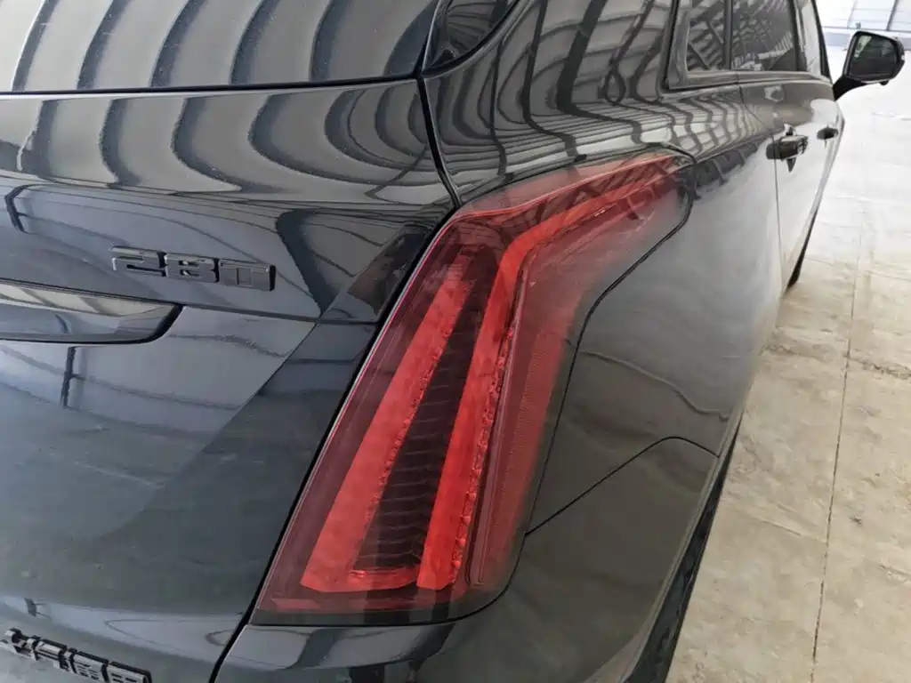 Cadillac XT5 — фото 8