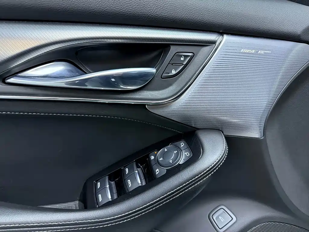 Cadillac CT5 — фото 14