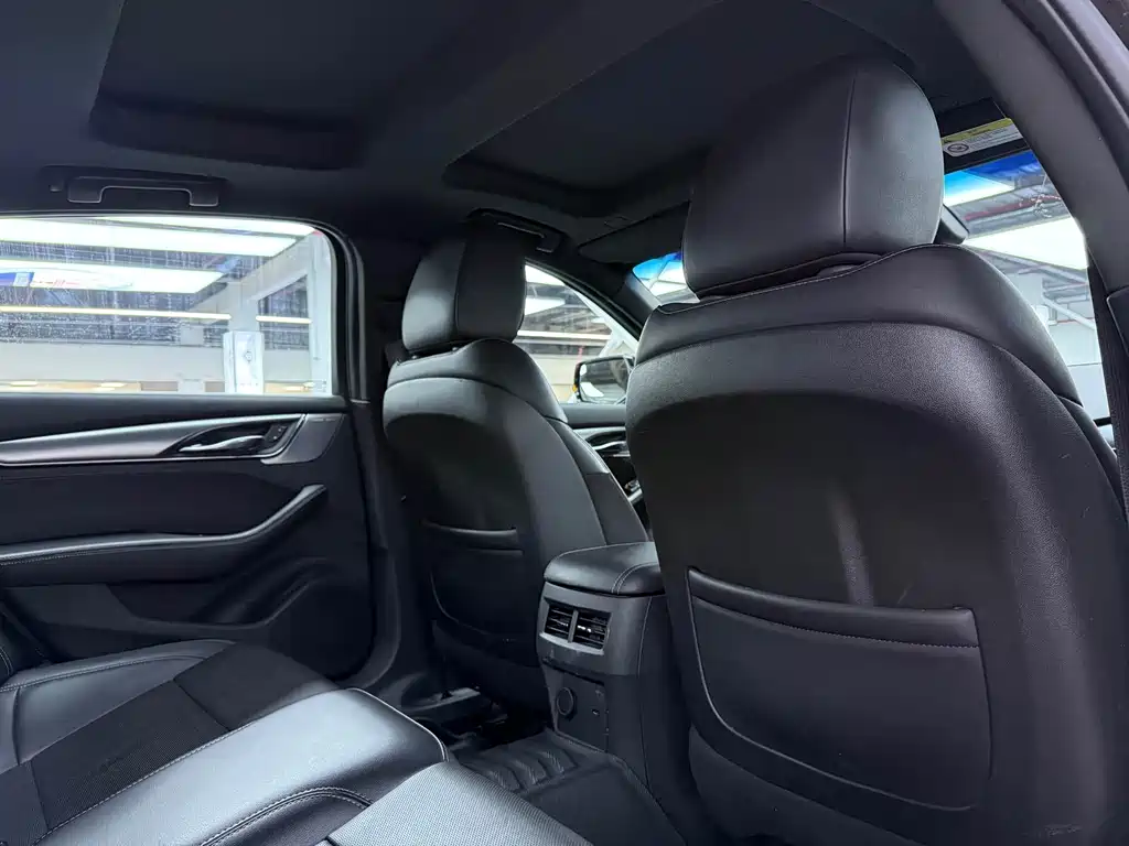 Cadillac CT5 — фото 7