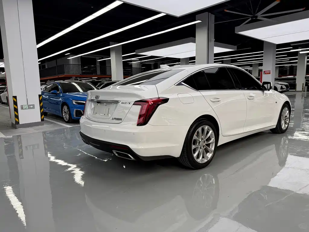 Cadillac CT5 — фото 13