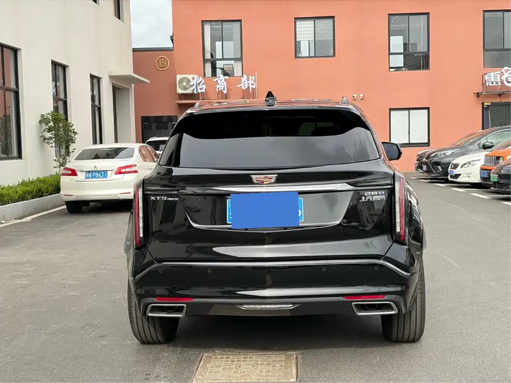 Cadillac XT5 — фото 8