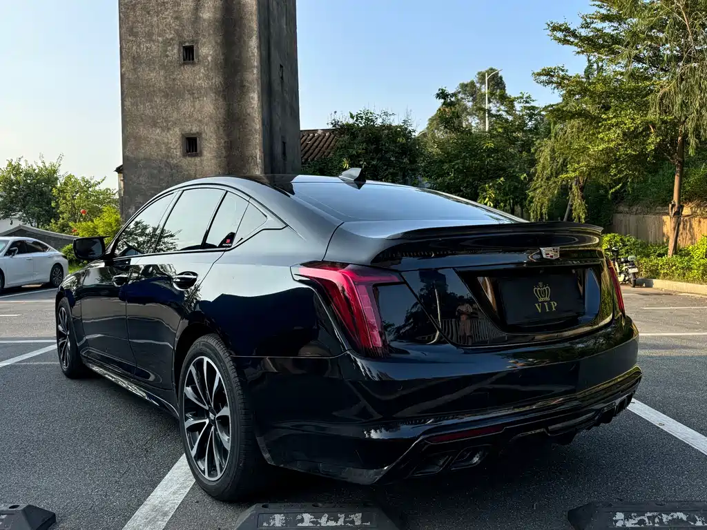 Cadillac CT5 — фото 11
