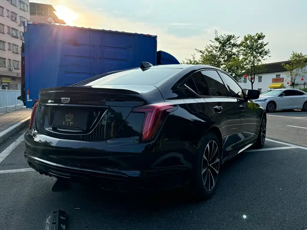 Cadillac CT5 — фото 13