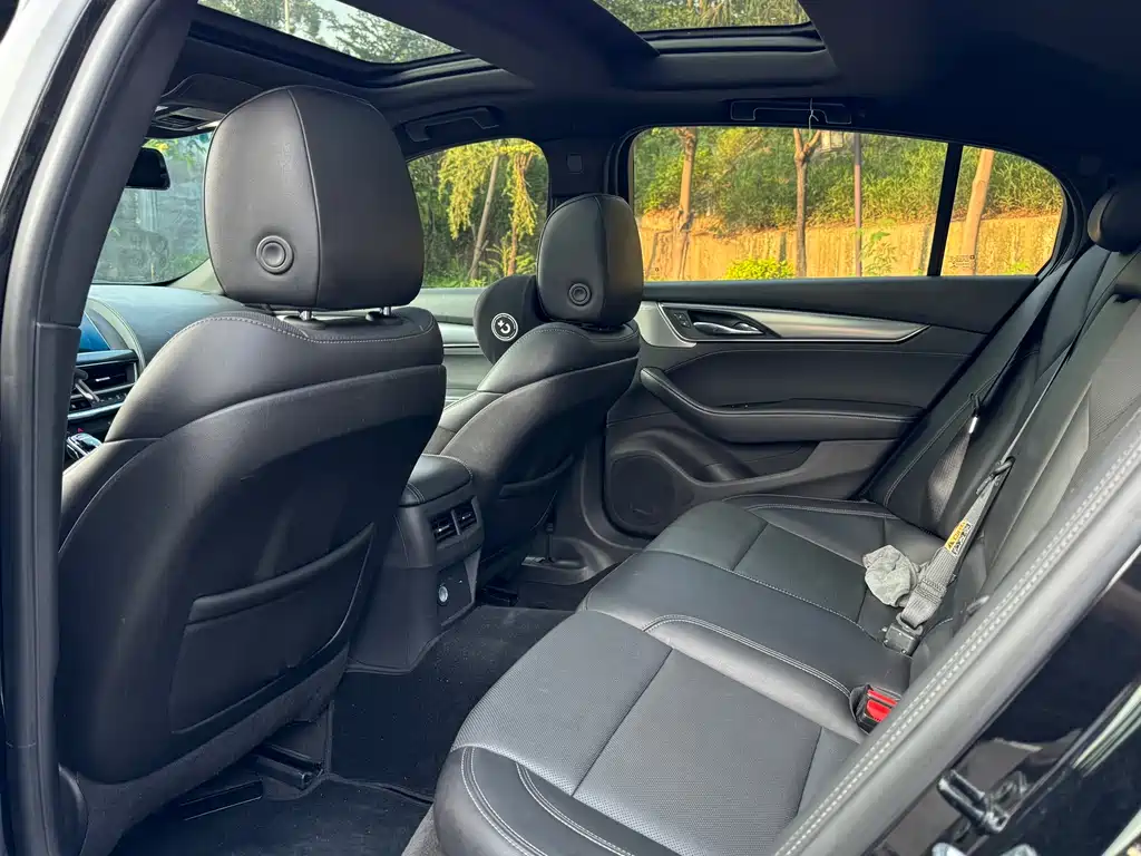 Cadillac CT5 — фото 7