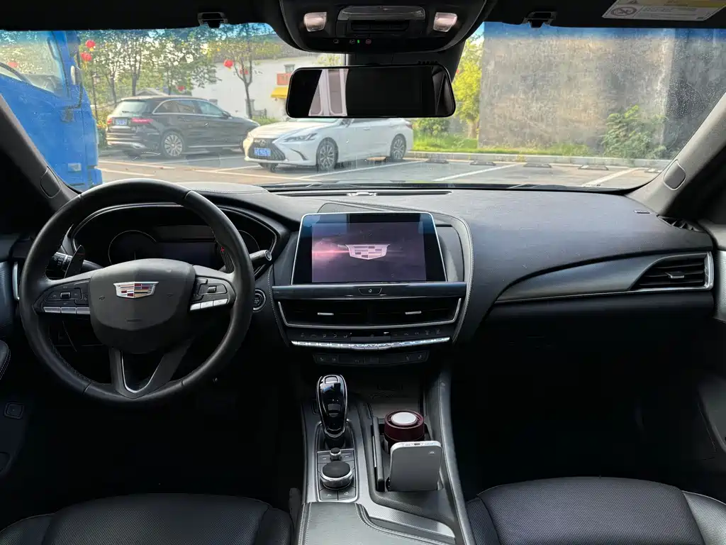 Cadillac CT5 — фото 9