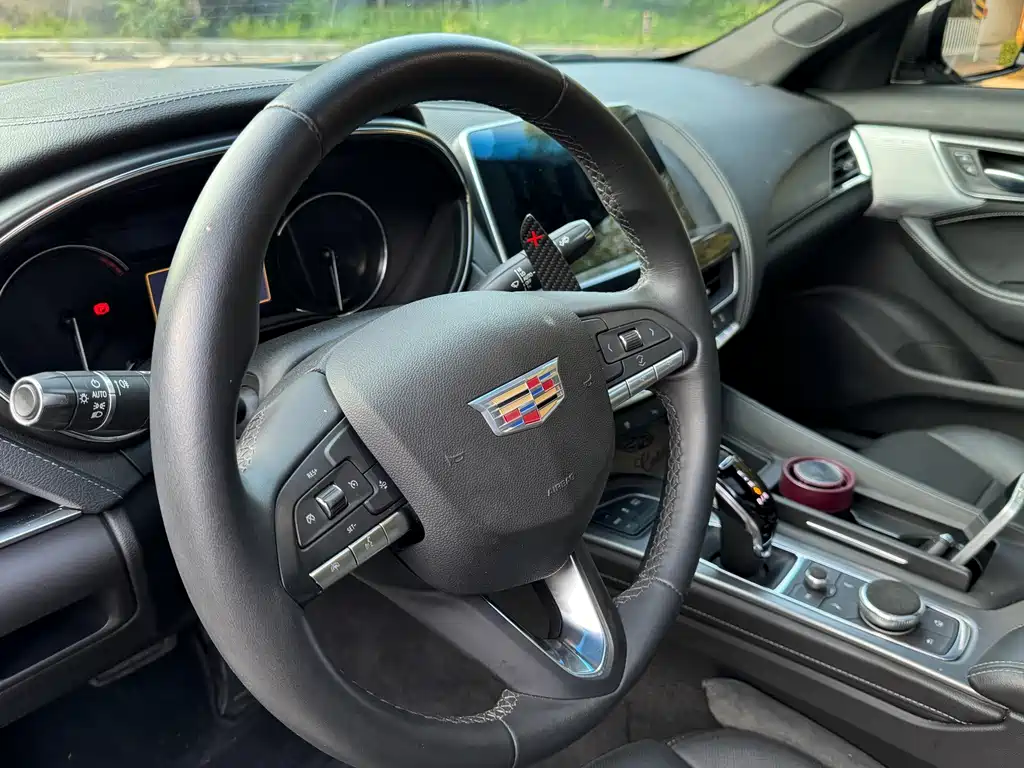 Cadillac CT5 — фото 10
