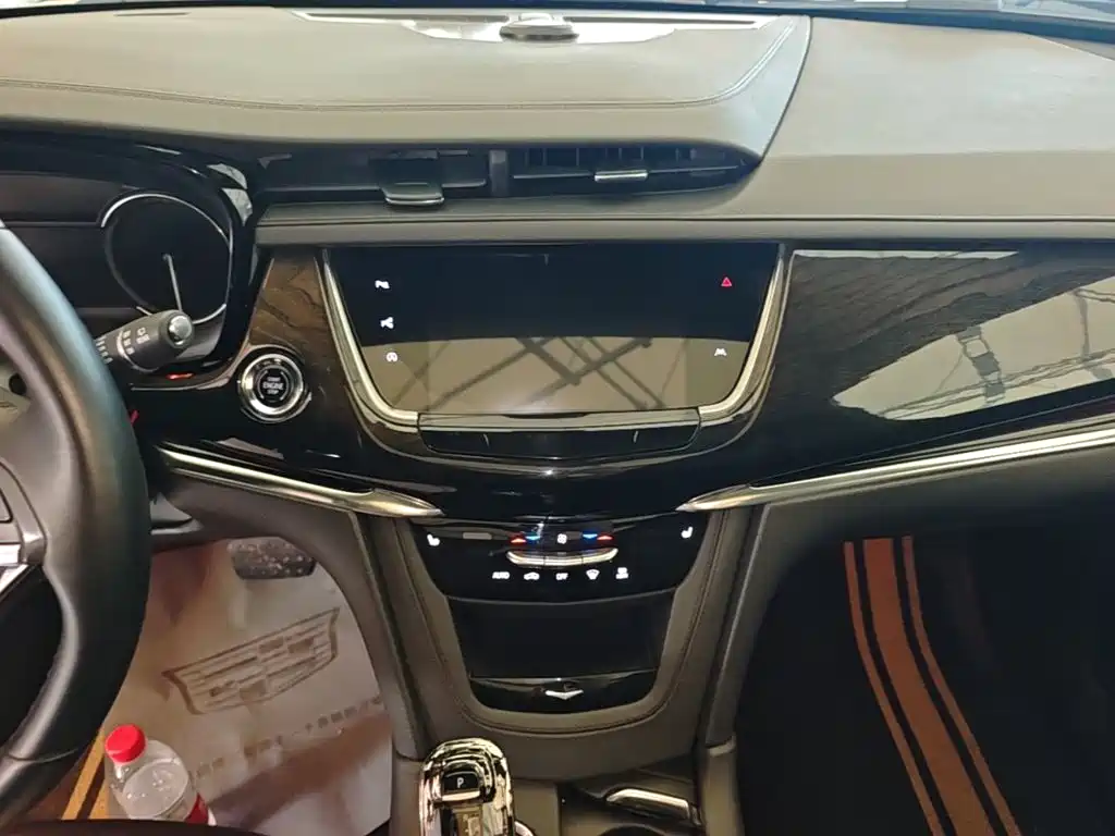 Cadillac XT6 — фото 13