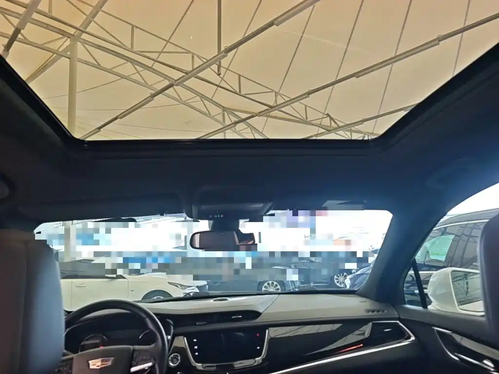 Cadillac XT6 — фото 18