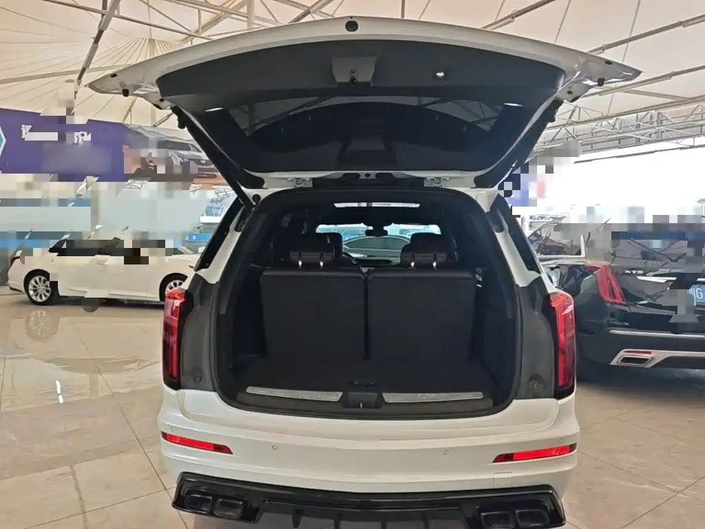 Cadillac XT6 — фото 19