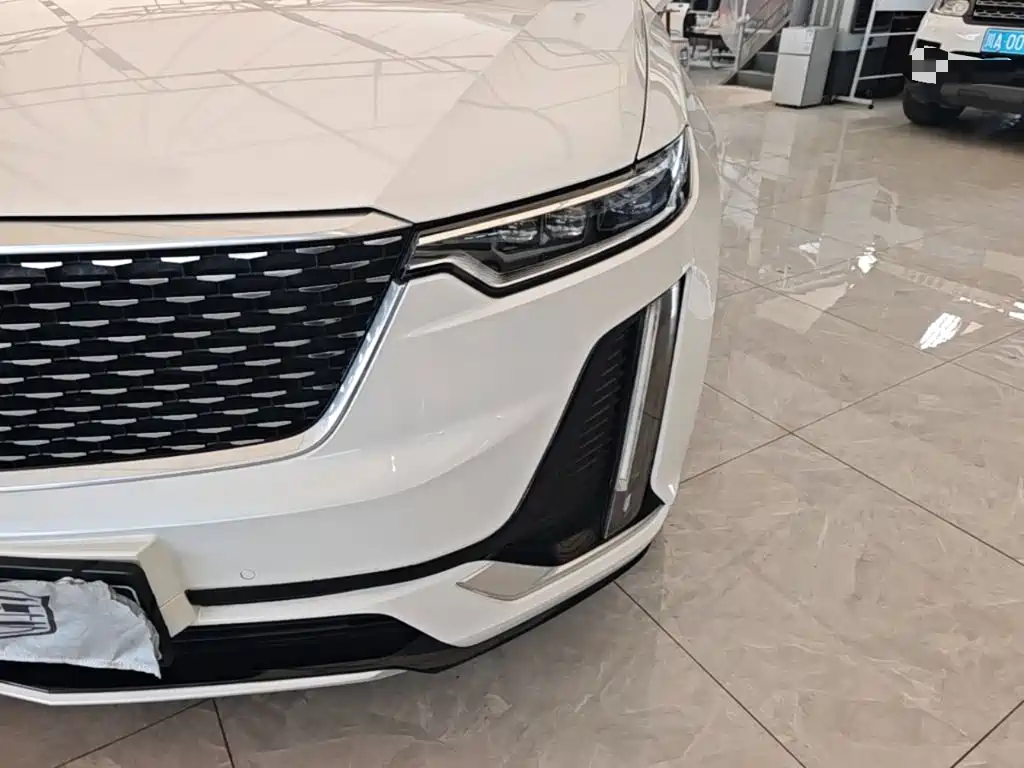 Cadillac XT6 — фото 24