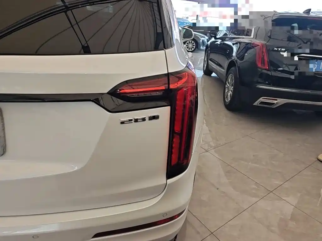 Cadillac XT6 — фото 8