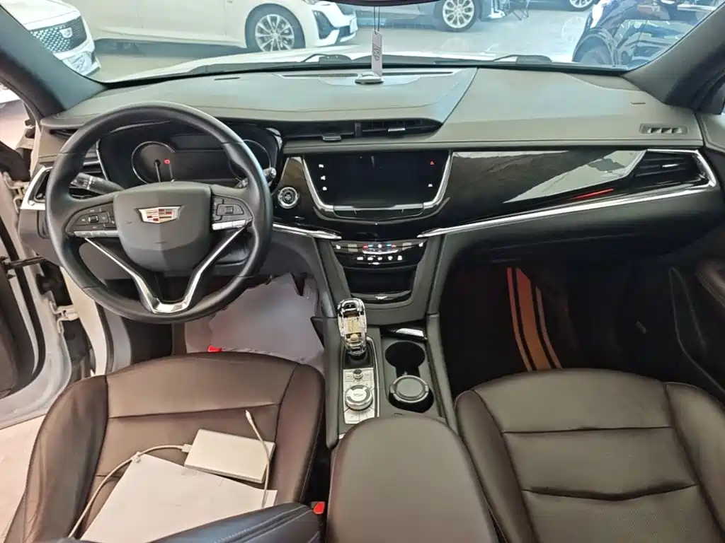 Cadillac XT6 — фото 10