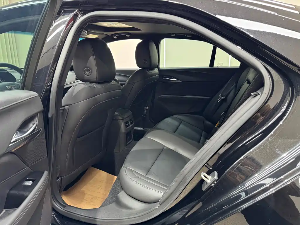 Cadillac CT4 — фото 15