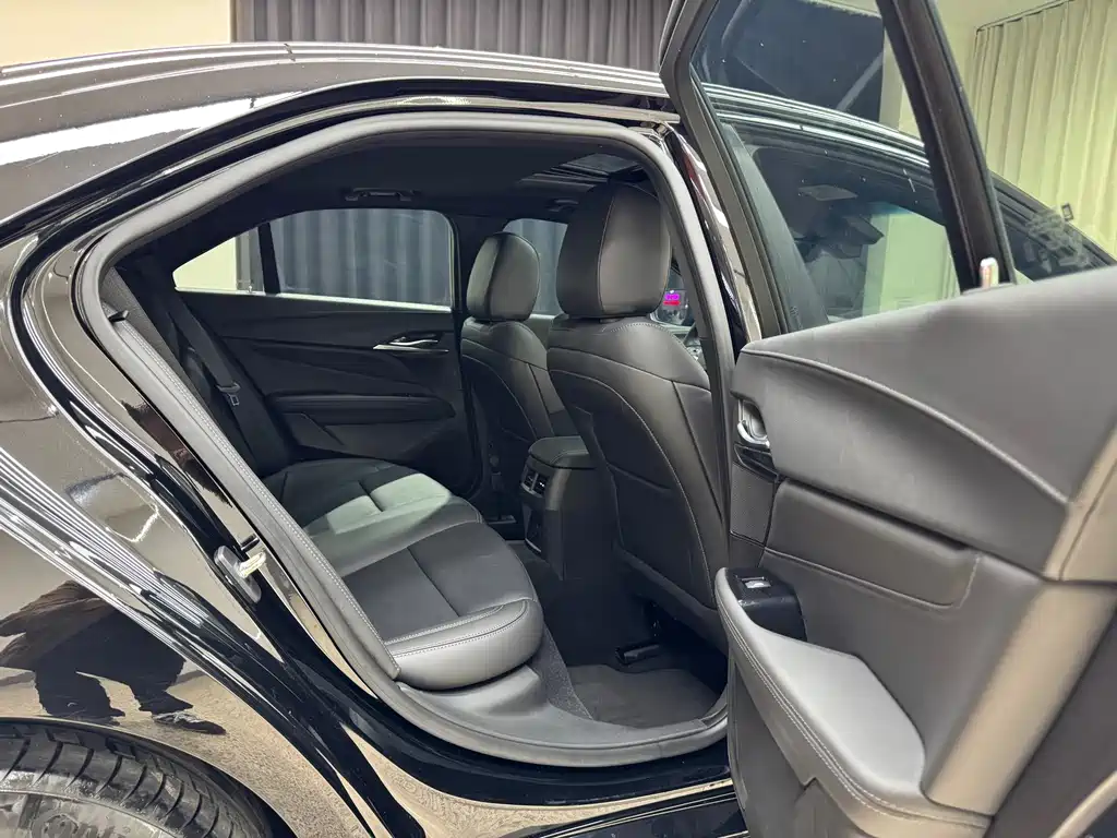 Cadillac CT4 — фото 18
