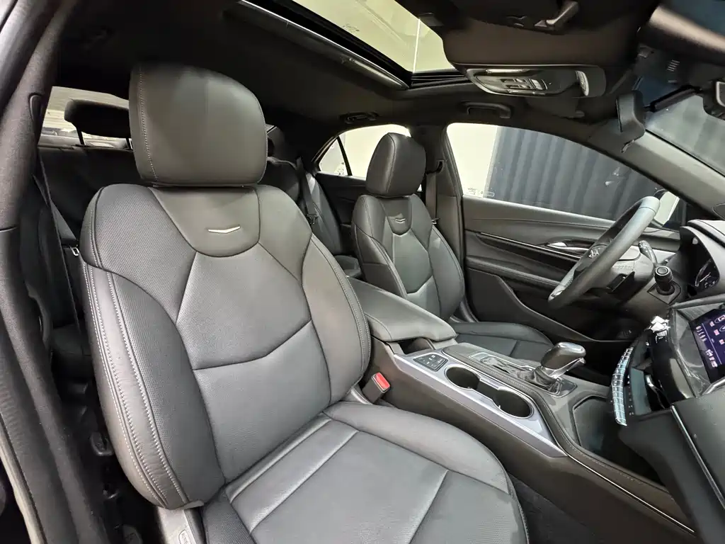 Cadillac CT4 — фото 20